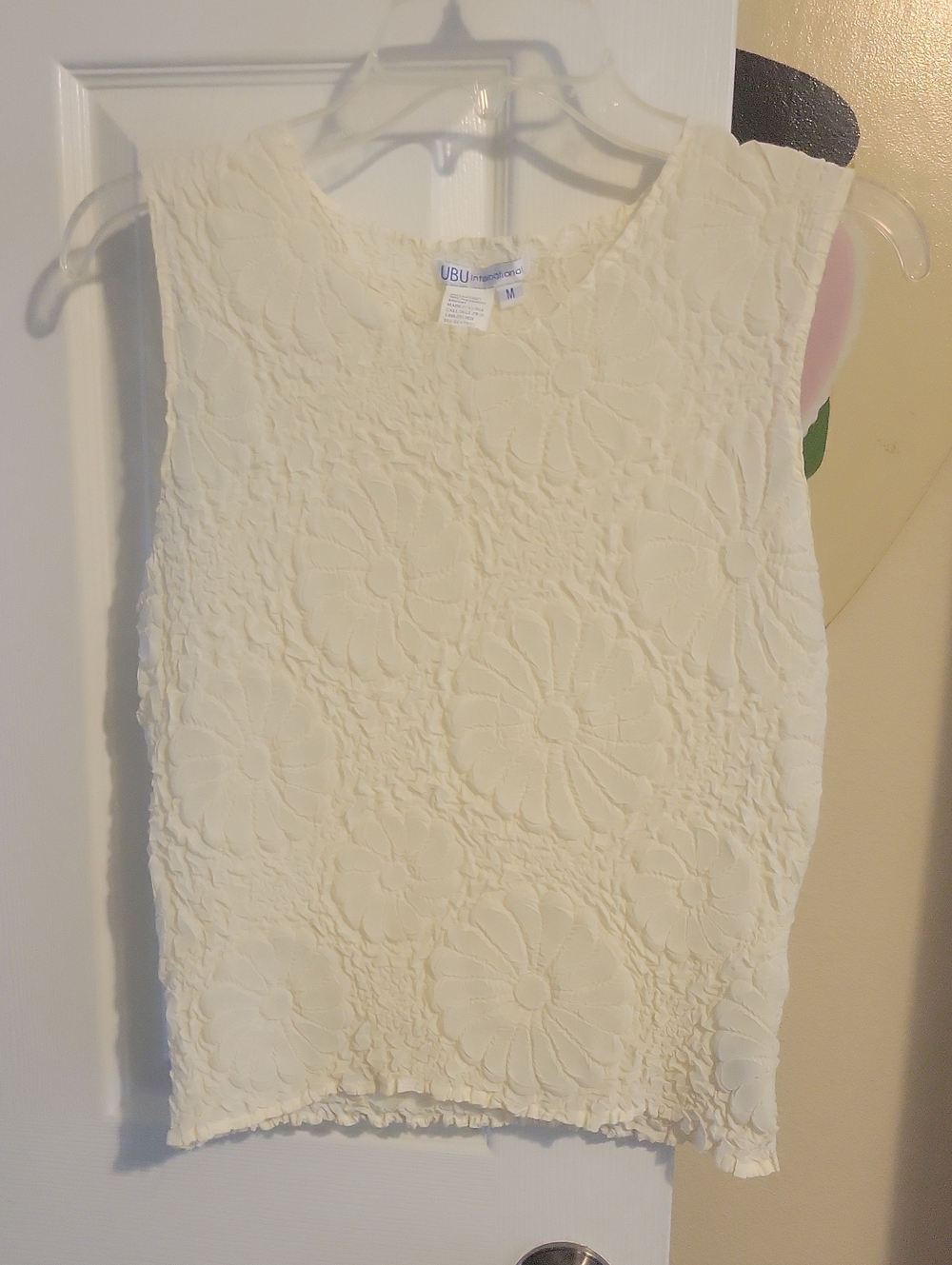 Ubu Vintage International SzMed Cream Floral Textured Tank Top with Stretch